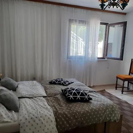Nikola Apartmán