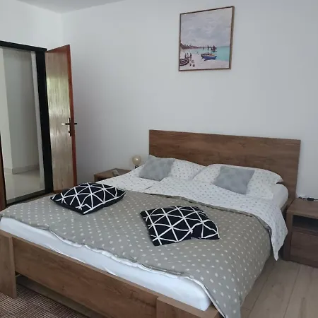 Nikola Apartmán *